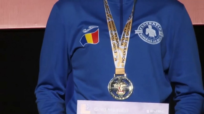 doamnelor si domnilor va rog ridicati va pentru imnul national al romaniei lacrimi de fericire pentru