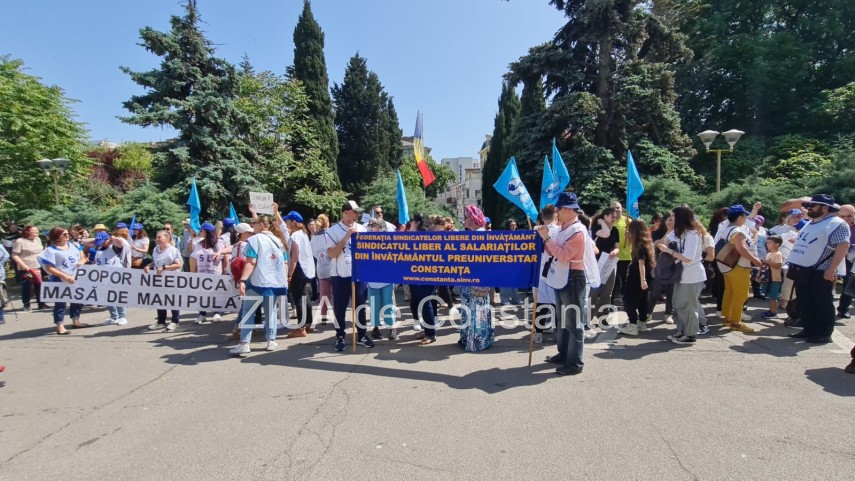 LIVE: Cadrele didactice protesteaza la Constanta. Greva in educatie continua (FOTO+VIDEO)  