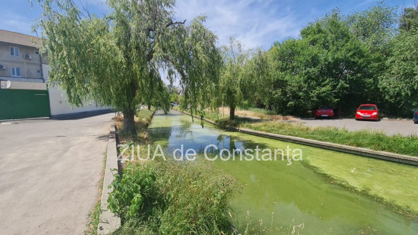peisaj dezolant la inceput de sezon estival in constanta canalul care face legatura dintre lacul tabacariei