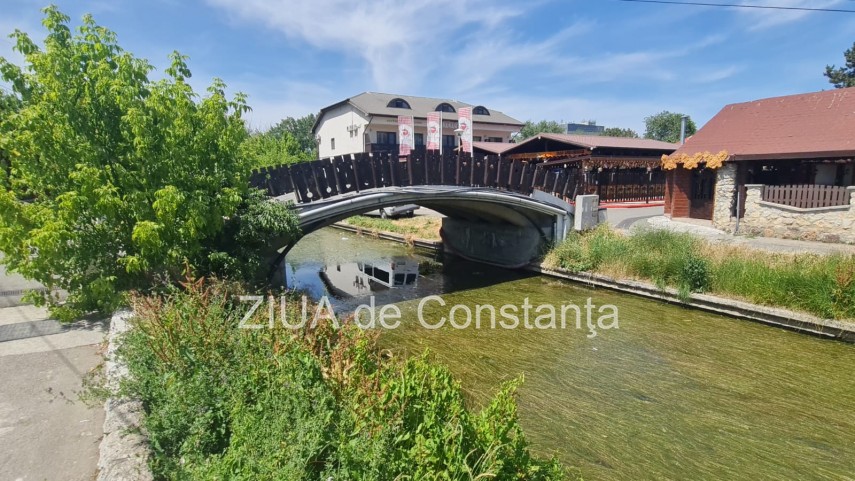 peisaj dezolant la inceput de sezon estival in constanta canalul care face legatura dintre lacul tabacariei