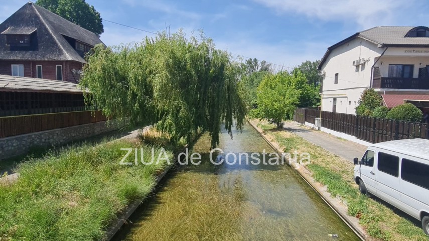 peisaj dezolant la inceput de sezon estival in constanta canalul care face legatura dintre lacul tabacariei