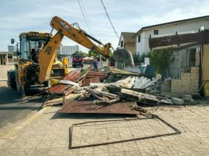 Operațiunea demolarea pe plaja din stațiunea Jupiter din sudul litoralului 