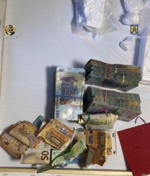 Percheziții la persoane din Călărași și București, bănuite de trafic de droguri de mare risc (GALERIE FOTO)