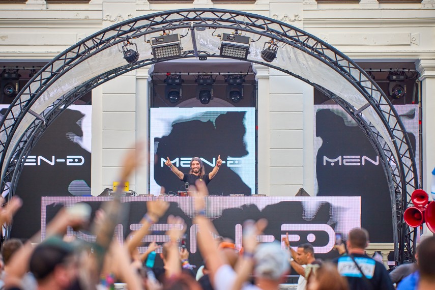 prima zi a festivalului untold a intrat in istorie peste 95 000 de fani au petrecut pana in zori pe ritmurile prima zi a festivalului untold a intrat in istorie peste 95 000 de fani au petrecut pana in zori pe ritmurile