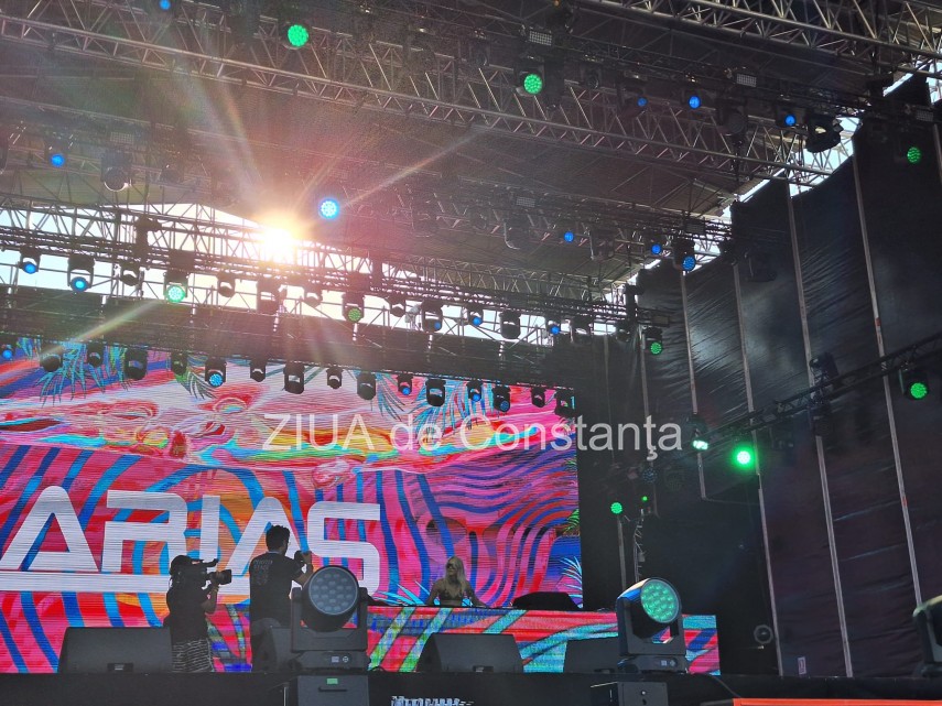 a doua seara a editiei aniversare a festivalului neversea distractia revine la malul marii galerie foto