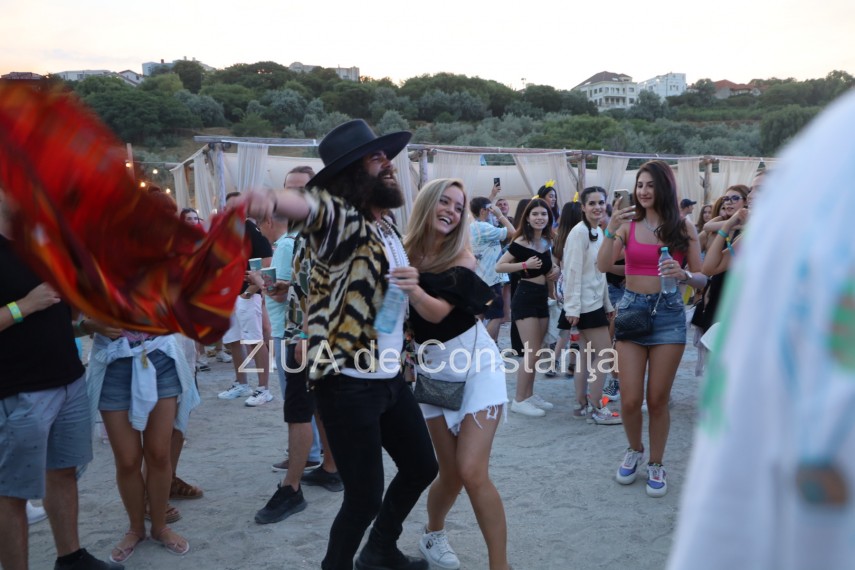 fotoreportaj ziua 1 neversea in imagini zambete muzica buna si libertate galerie foto 819708