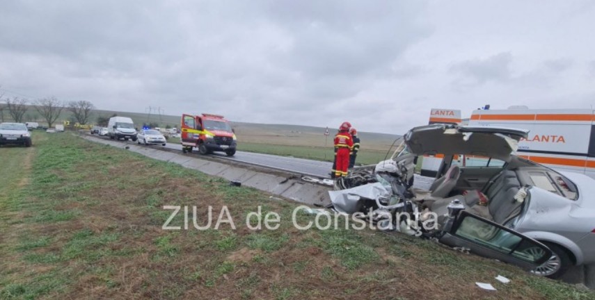 UPDATE. Accident rutier cu victime incarcerate pe DN 22 intersectia cu Sibioara! Implicate un autoturism si un minivan     