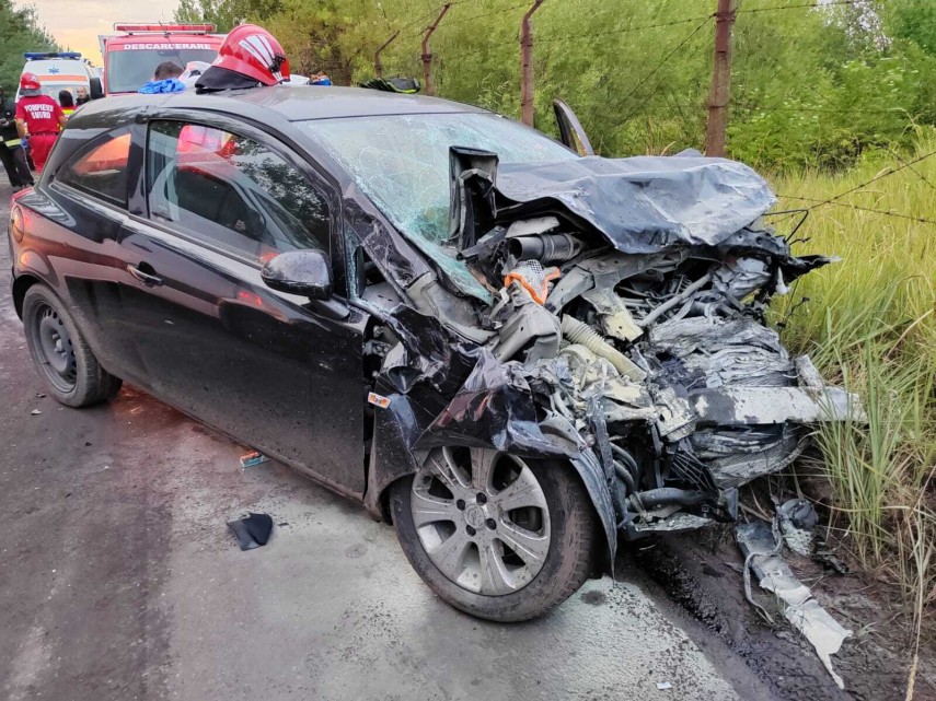 Mașina implicată în accidentul de pe DN1A. Sursă foto: ISU Prahova