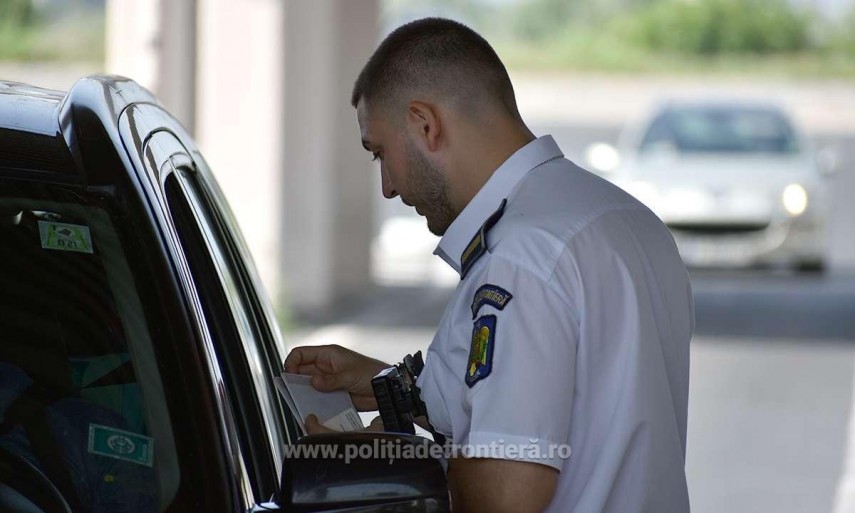 Polițist la graniță. Foto cu rol ilustrativ. Sursă foto: polițiadefrontieră.ro