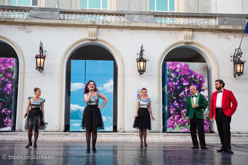 Artiști pe scena din Parcul Teatrului. Sursă foto: Primăria Municipiului Constanța