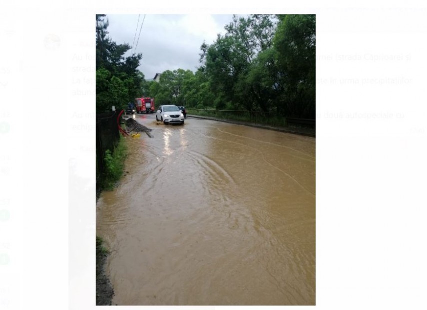 Mai multe autoturisme blocate de o viitura pe DN 22D Tulcea-Braila, la iesire din localitatea Horia, judetul Tulcea