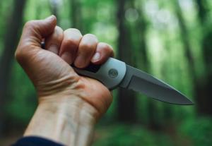 Caz șocant în Vrancea! Și-a înjunghiat soția, apoi a vrut să se sinucidă