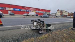 Alertă în Cluj! Baltă de combustibil pe o stradă din Petreștii de Jos! Lichidul, scurs dintr-o motocicletă distrusă într-un accident