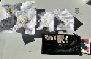 Doi bărbați din Caraș-Severin cercetați pentru trafic de droguri (FOTO)