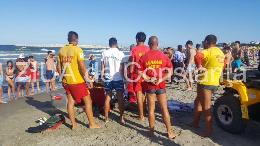 Interventie de urgenta in Costinesti: Persoana scosa din mare! Se efectueaza manevre de resuscitare  