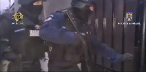 Grup infracțional specializat în proxenetism și prostituție, destructurat de procurorii DIICOT. Cum acționau suspecții