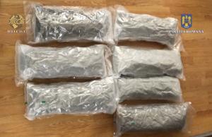 Trei persoane din județul Mureș au fost arestate pentru trafi de droguri (FOTO)