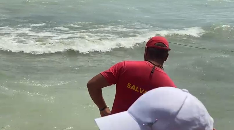 UPDATE: Alerta la Vama Veche! Mai multe persoane, in pericol de inec! O victima, inconstienta 