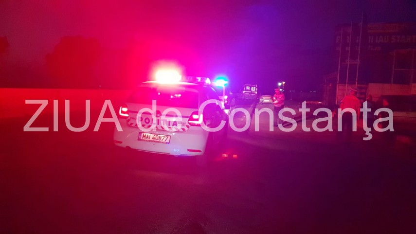 Trafic dirijat in zona: Accident rutier pe Autostrada A2 pe sensul Constanta – Bucuresti. Un autocamion a rupt un panou electronic de informare