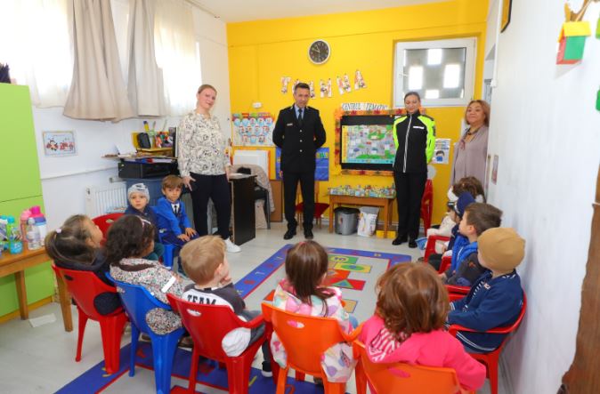 Știri Constanta: Activitati cu tematica rutiera la Gradinita cu Program Prelungit nr. 8 Constanta (FOTO)