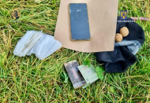 Doi suspecți reținuți de procurorii DIICOT pentru trafic de droguri (GALERIE FOTO)