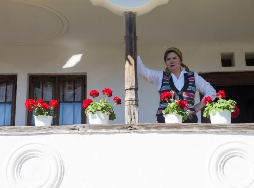 A murit actriţa Nataşa Raab, care a făcut celebră replica „Prea bun, prea ca la ţară”    