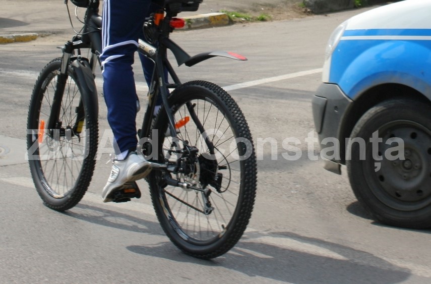 Constanteanul suparat: Pe b-dul Lapusneanu, pistele de biciclete trec prin statiile de autobuz. Un constantean a facut reclamatie la Politie 