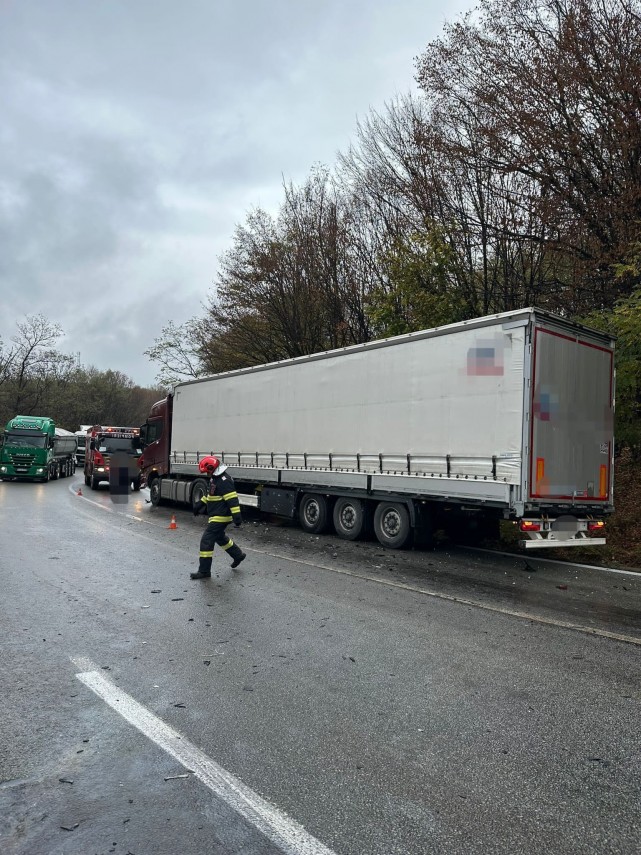 un autotren cu remorca si un autoturism implicate intr un eveniment rutier cu victima foto 835095