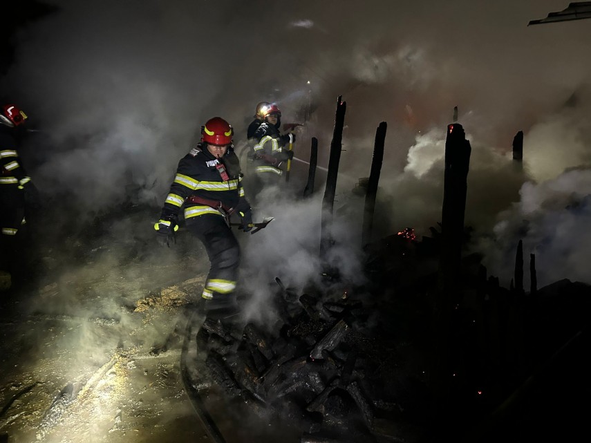 incendiu devastator la mioveni judetul arges pompierii s au luptat mai bine de doua ore cu flacarile