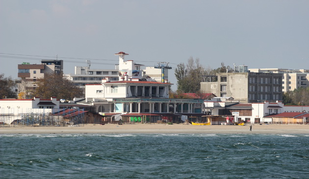 Ansamblul Cazino Sud din Mamaia, văzut din larg. Foto cu rol ilustrativ