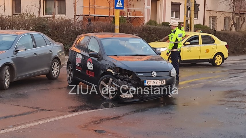 doua autoturisme implicate intr un accident rutier pe strada stefanita voda din constanta galerie foto