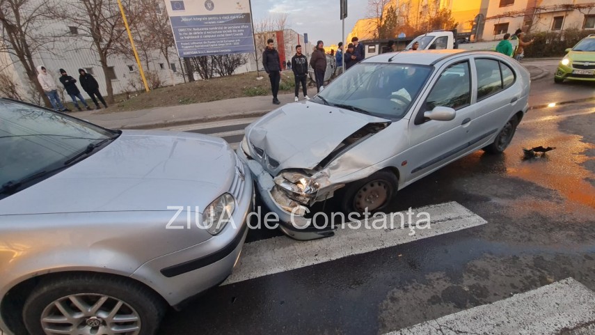 doua autoturisme implicate intr un accident rutier pe strada stefanita voda din constanta galerie foto