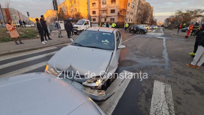 doua autoturisme implicate intr un accident rutier pe strada stefanita voda din constanta galerie foto