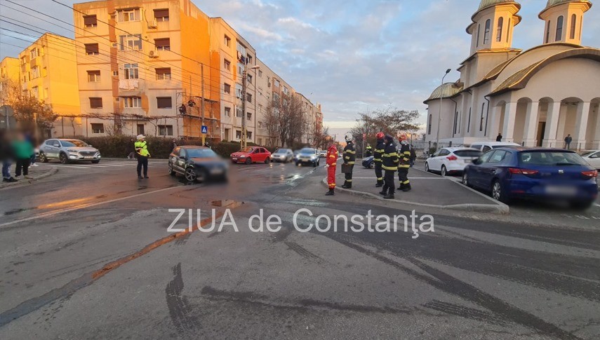 doua autoturisme implicate intr un accident rutier pe strada stefanita voda din constanta galerie foto