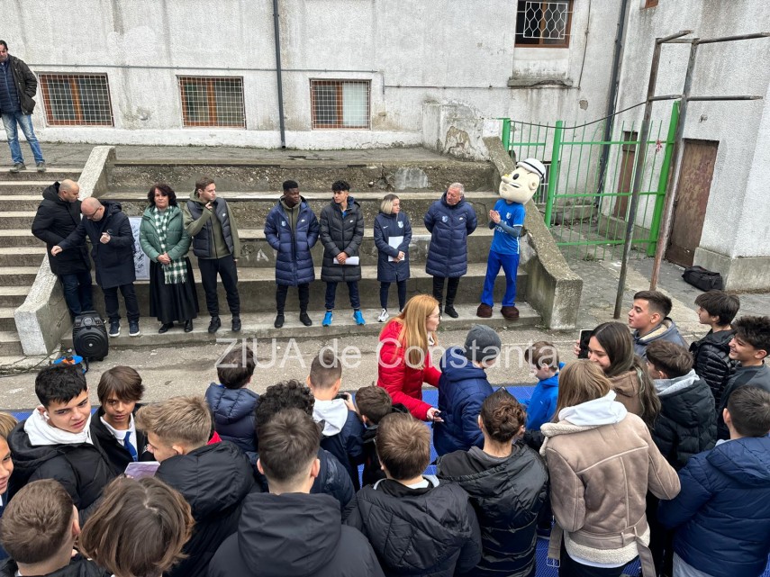farul constanta vizita la colegiul national mihai eminescu in programul invatam sa fim campioni foto
