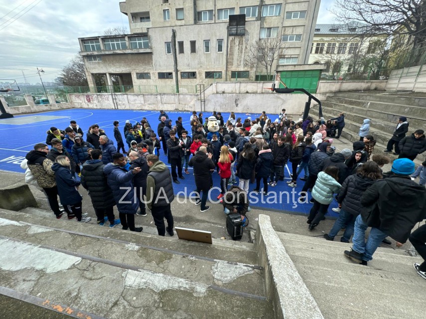 farul constanta vizita la colegiul national mihai eminescu in programul invatam sa fim campioni foto