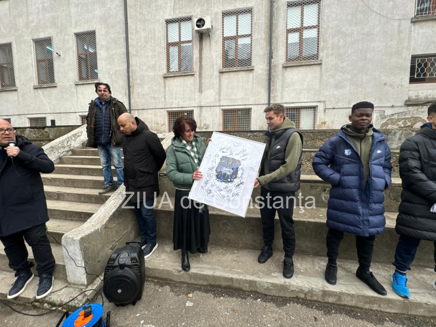 farul constanta vizita la colegiul national mihai eminescu in programul invatam sa fim campioni foto