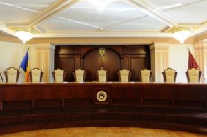CCR a respins sesizarea preşedintelui Iohannis privind legea referitoare la mandatul preşedintelui Consiliului Legislativ  
