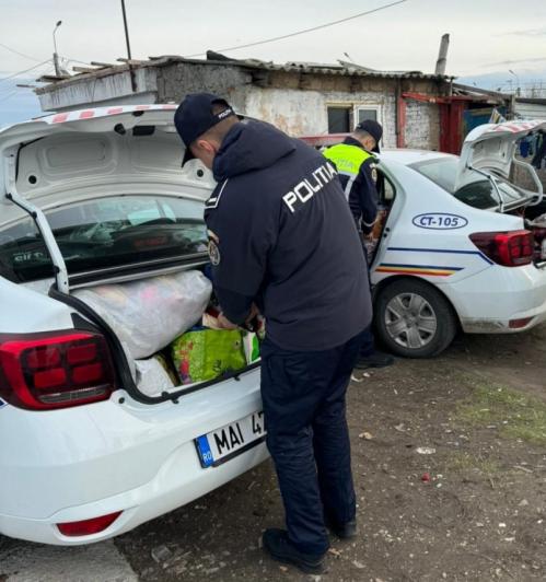 Daruri de sărbători oferite de polițiștii din Constanța