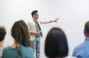 Limita pedepsei pentru abuz sexual, majorată în cazul profesorilor! Iohannis a promulgat legea 