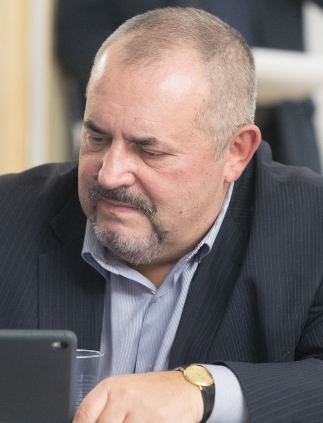 Rusii se mobilizeaza pentru strangerea de semnaturi in sustinerea lui Boris Nadejdin, posibil contracandidat al lui Putin la prezidentiale   