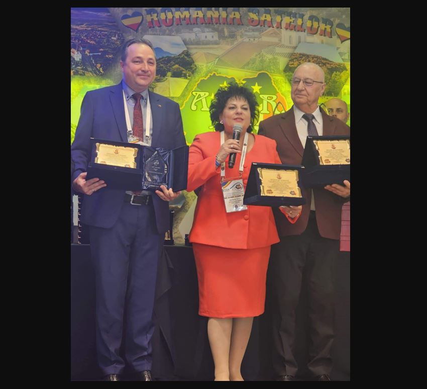 ACoR: Mariana Gaju, primarul de la Cumpana a primit doua distinctii pentru activitatea comunei (FOTO) 