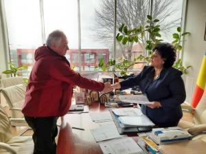 Știri Constanța Un pas important pentru învățământul din Cumpăna. Contract semnat pentru furnizarea de mobilier, materiale didactice și echipamente digitale