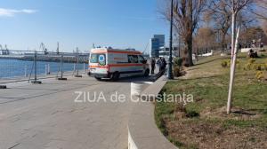 UPDATE Ambulanța de urgență pe faleza Cazinoului din Constanța (FOTO+VIDEO)      