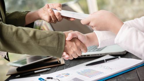 Creditul rapid nebancar ca soluție de compromis