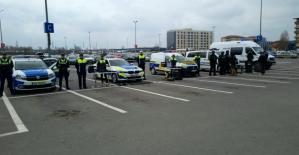 Polițiștii IPJ Constanța prezintă tehnica din dotare în parcarea City Park Mall Constanța