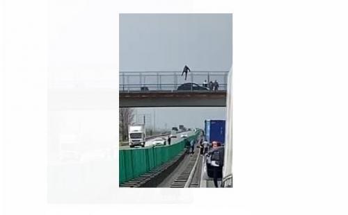 UPDATE. Autostrada A2, blocată! Sunt coloane de mașini. Iată motivul (FOTO+VIDEO)   