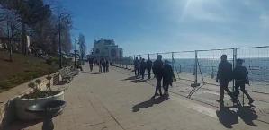 Soarele a scos din case constănțenii pe faleza de la Cazino (VIDEO)    