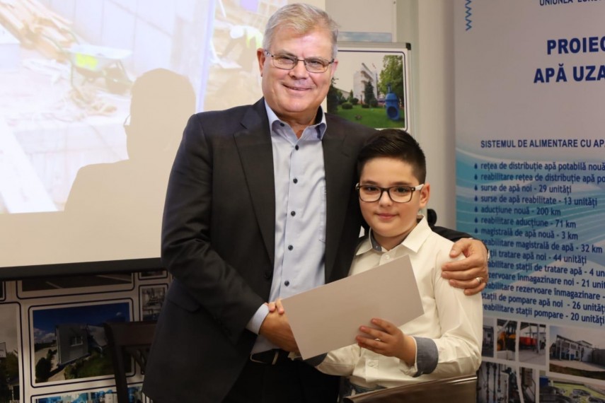 raja sa a premiat tinerii artisti in cadrul concursului de pictura si desen apa este viata galerie foto
