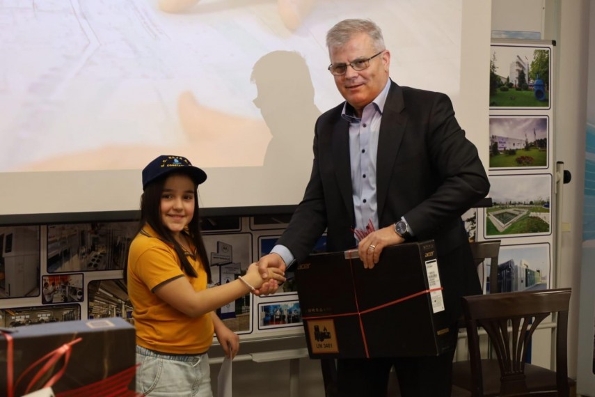 raja sa a premiat tinerii artisti in cadrul concursului de pictura si desen apa este viata galerie foto